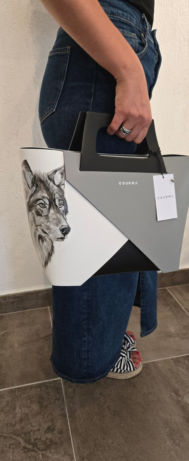 PETRA ICON Loup Blanc indossata